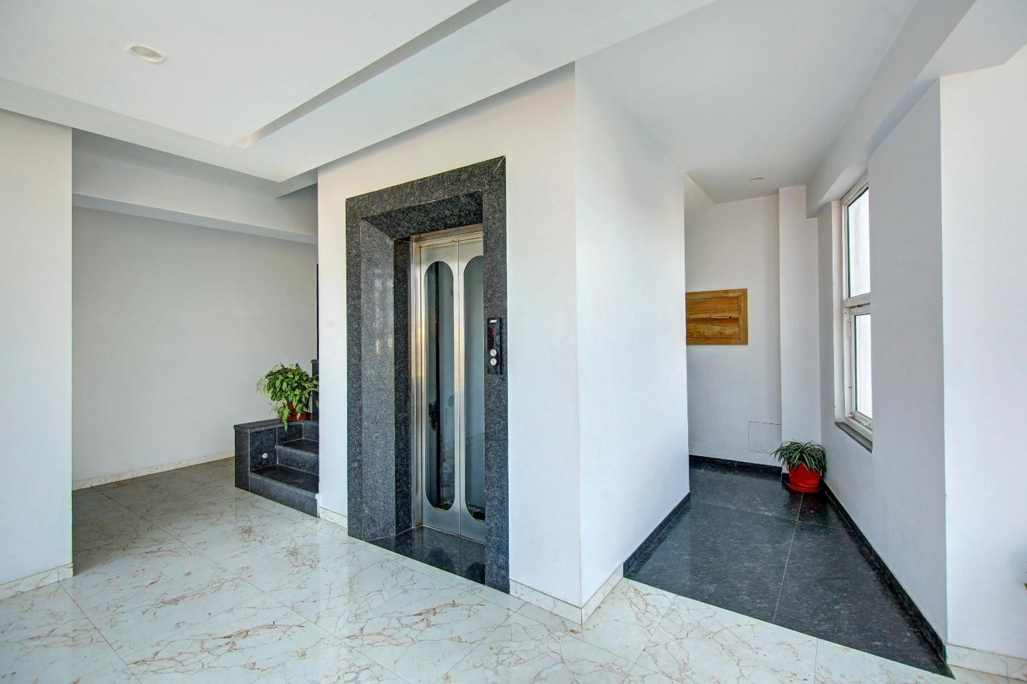 Super Townhouse Geetanjali Inn Gurgáon Exteriér fotografie