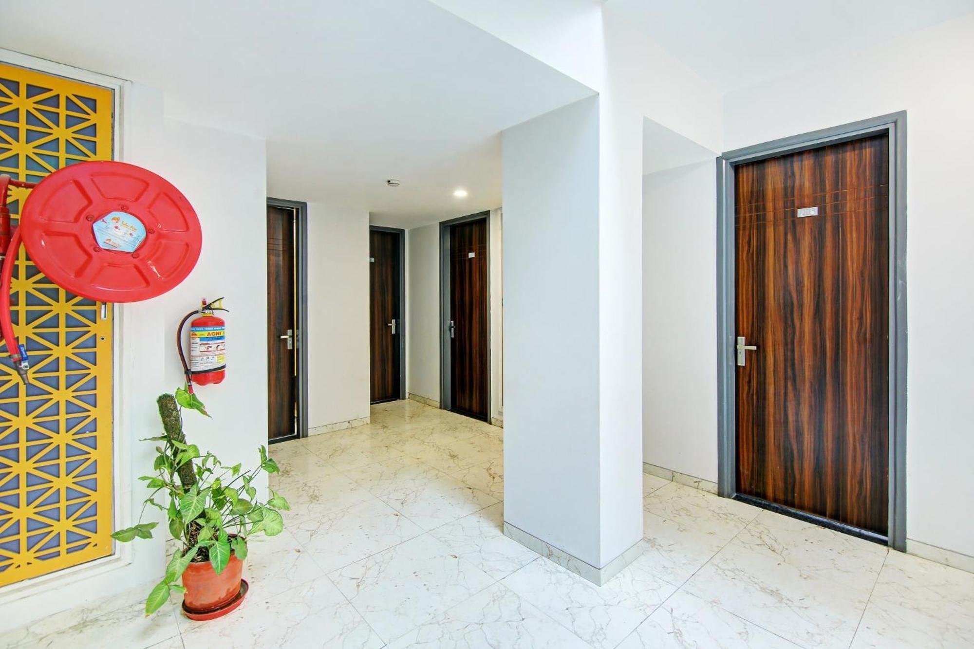 Super Townhouse Geetanjali Inn Gurgáon Exteriér fotografie