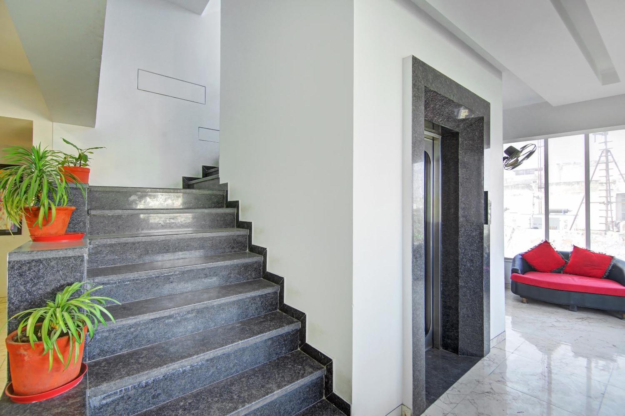 Super Townhouse Geetanjali Inn Gurgáon Exteriér fotografie
