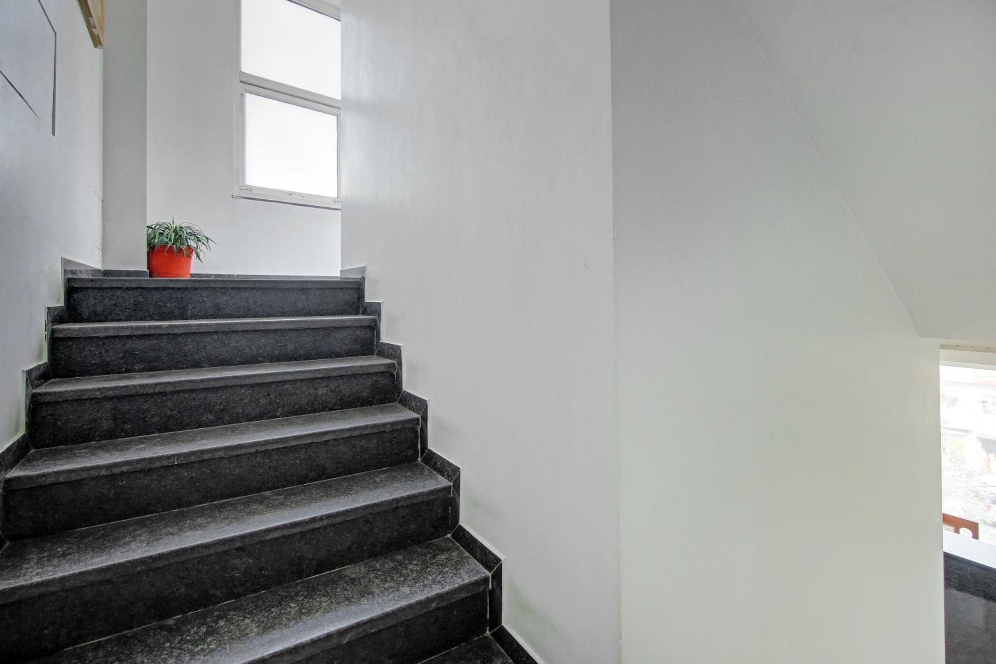 Super Townhouse Geetanjali Inn Gurgáon Exteriér fotografie
